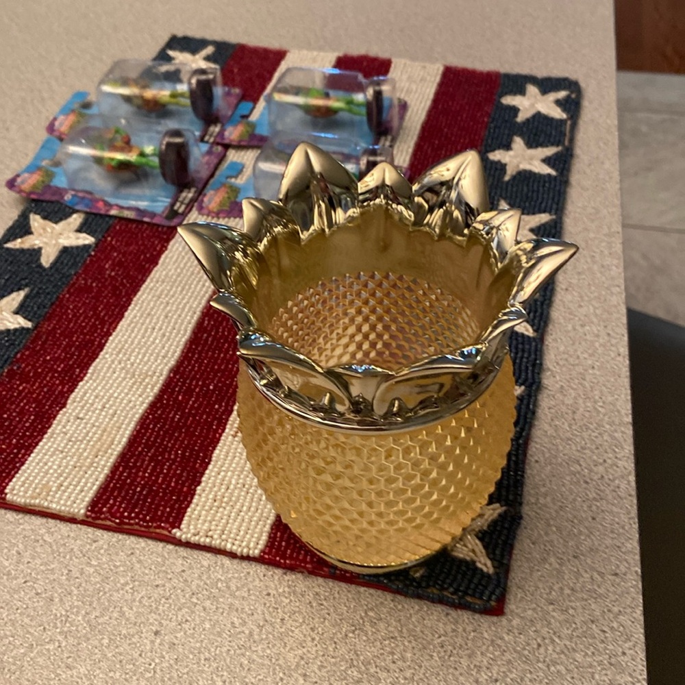 Pineapple hand soap holder